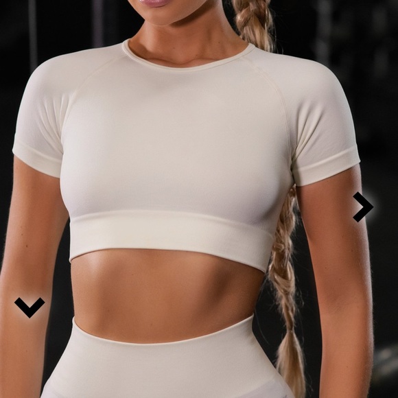 Bo+Tee Determined Seamless Crop top in cream - Picture 1 of 4